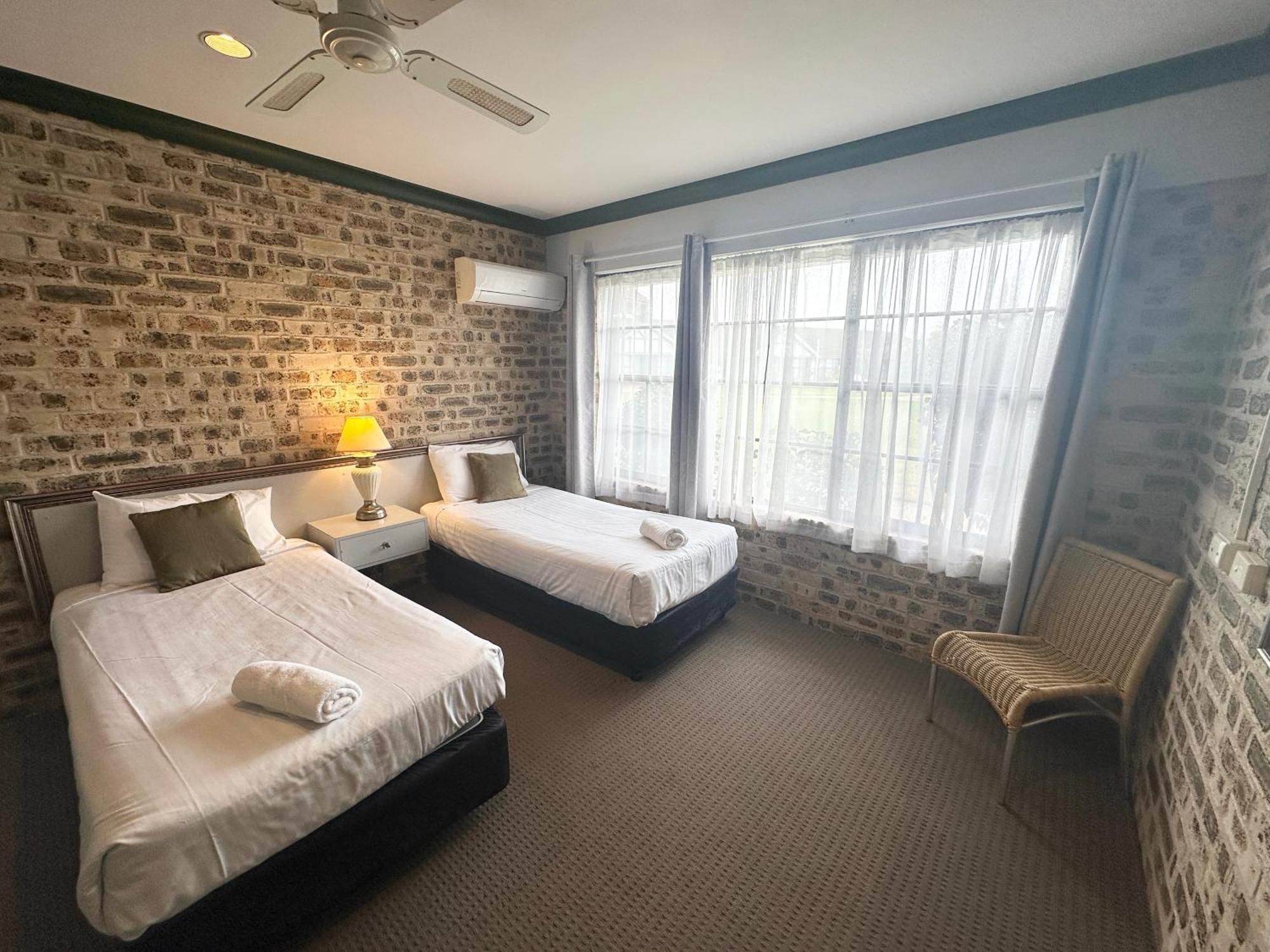 Sir Francis Drake Motel Heatherbrae Bagian luar foto
